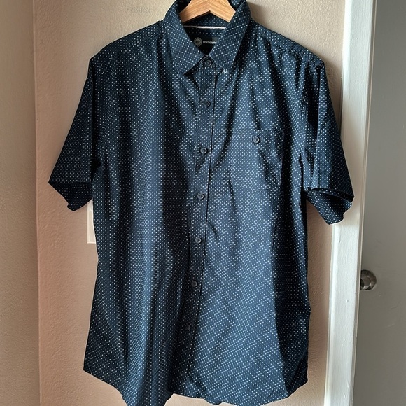 WEATHERPROOF Men’s Short Sleeve Polka Dot Button Down Shirt - Picture 2 of 6